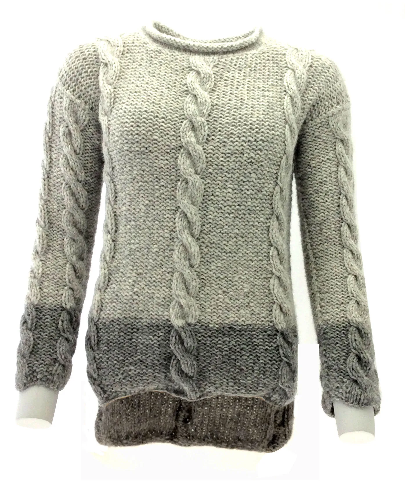 Sweater med enkelte snoninger, opskrift fra Garn