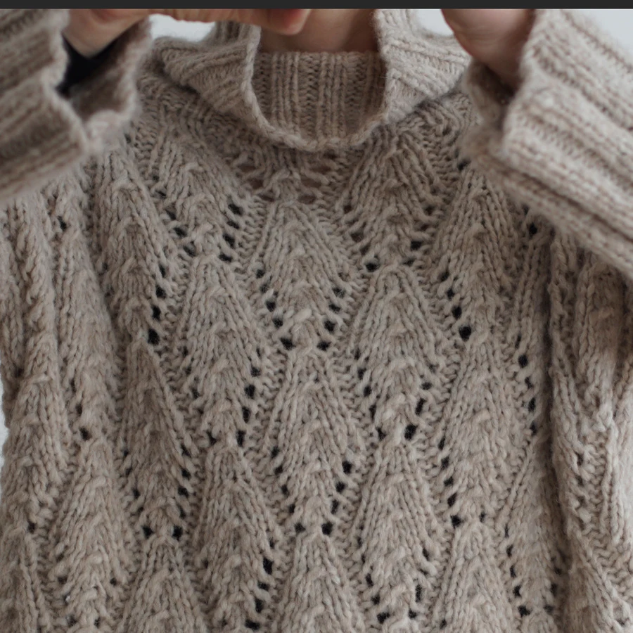 ønskelig Ubrugelig Touhou Vid sweater med italiensk hulmønster - download opskrift